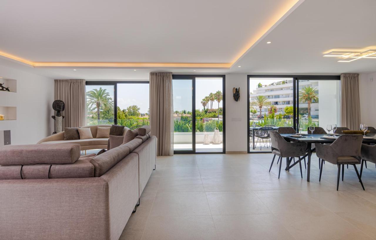 The Perfect Luxury - 5 Bdrm *