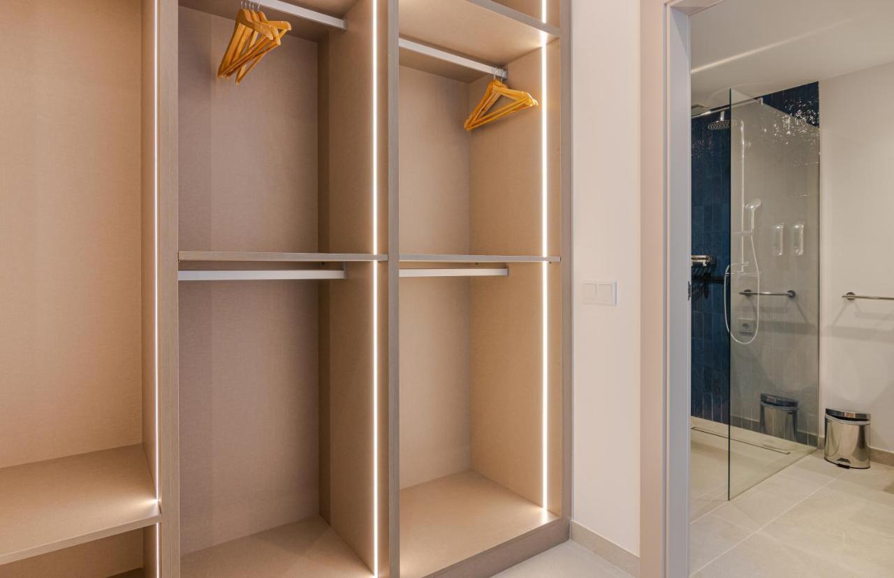 The Perfect Luxury - 5 Bdrm *